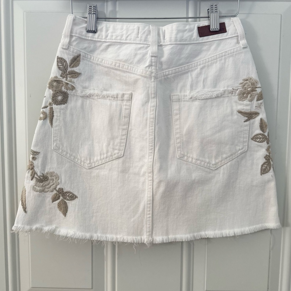Abercrombie & Fitch White Floral Embroidered Denim Mini Skirt 25/0 - Picture 2 of 7